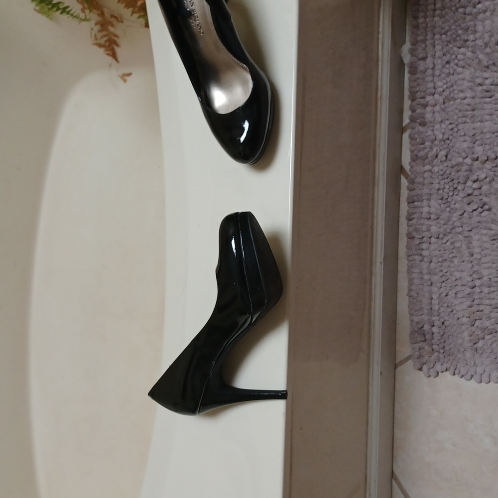 Shoes - Picture 2 of 4